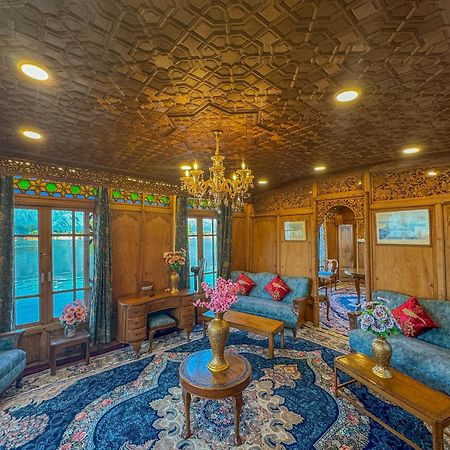 Отель Peacock Houseboats Сринагар Экстерьер фото